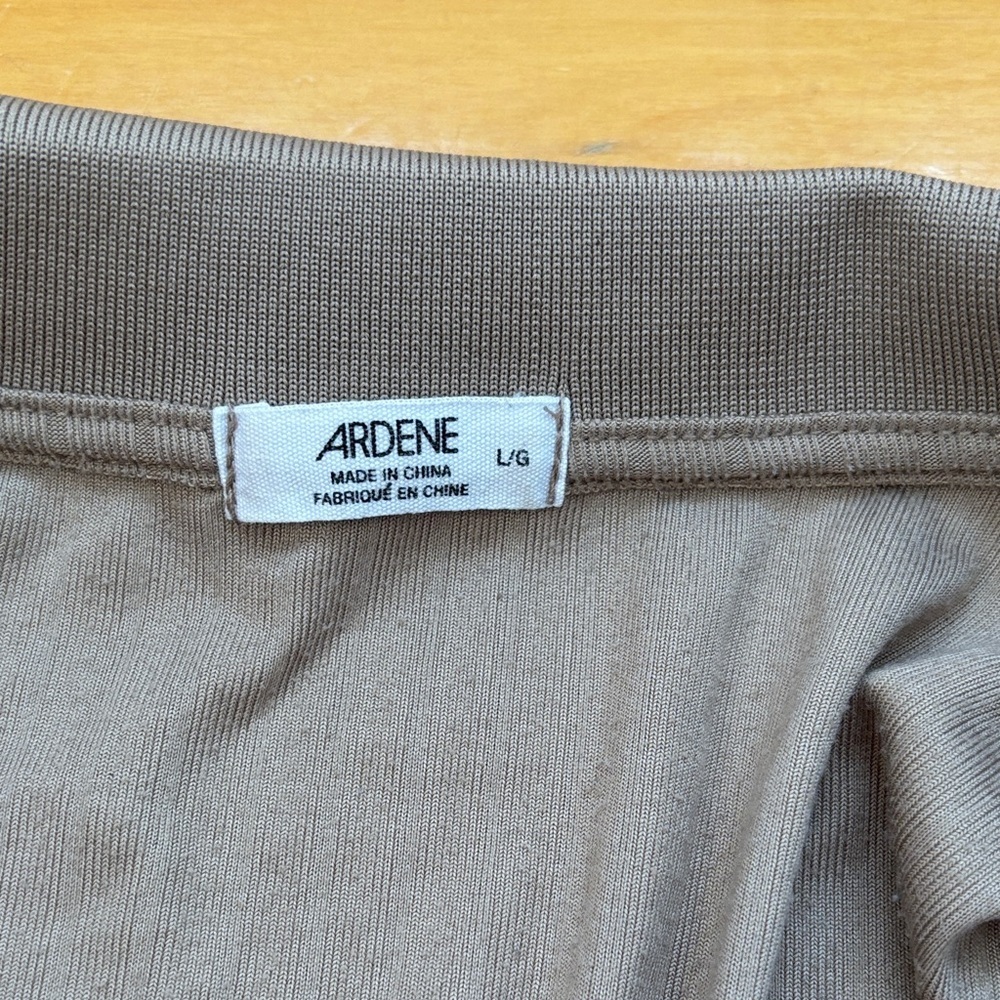 🎉4/30$🎉 Ardene Taupe Ribbed Crop Top - Picture 2 of 4